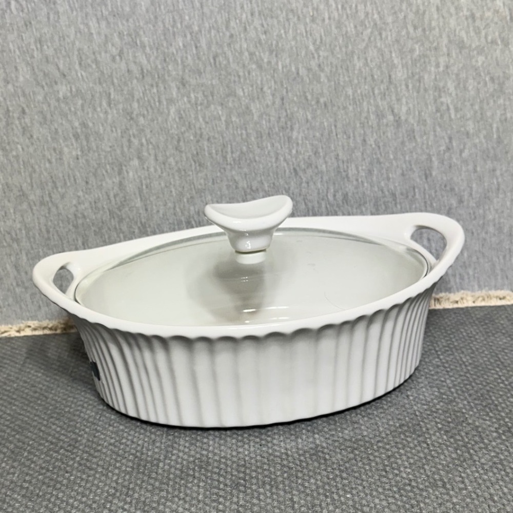 CorningWare Fr White Oval Casserole Dish w/ Glass Lid Fluted Stoneware No chips